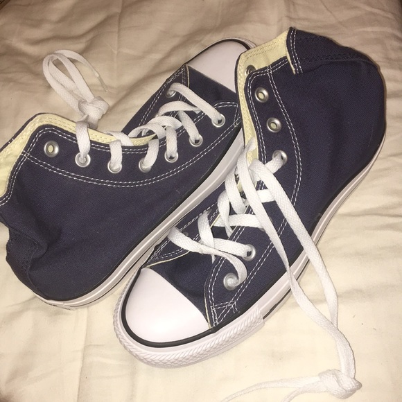 Converse Shoes - navy blue high-top converse size: 6.5 Converse Shoes - navy blue high-top converse size: 6.5